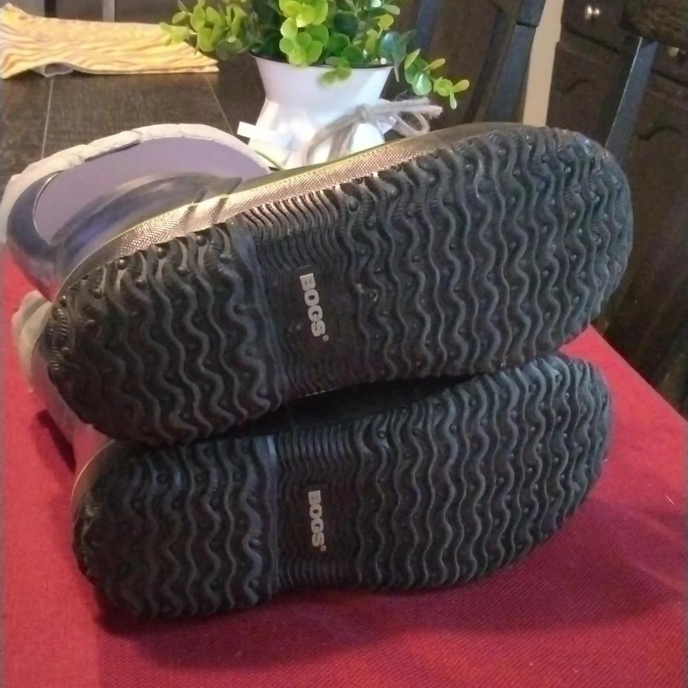 BOGS WATERPROOF BOOTS